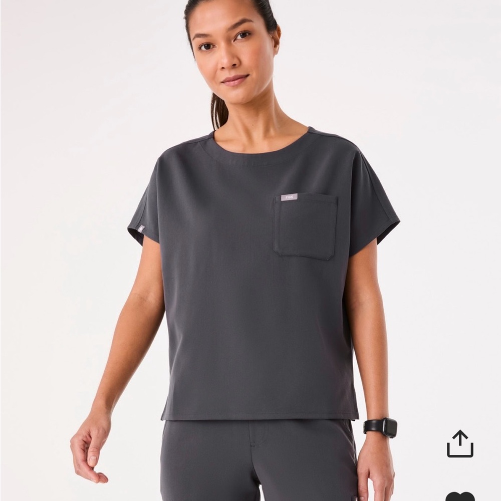 Figs Charcoal / Gray Arua Relaxed Scrub Top xs